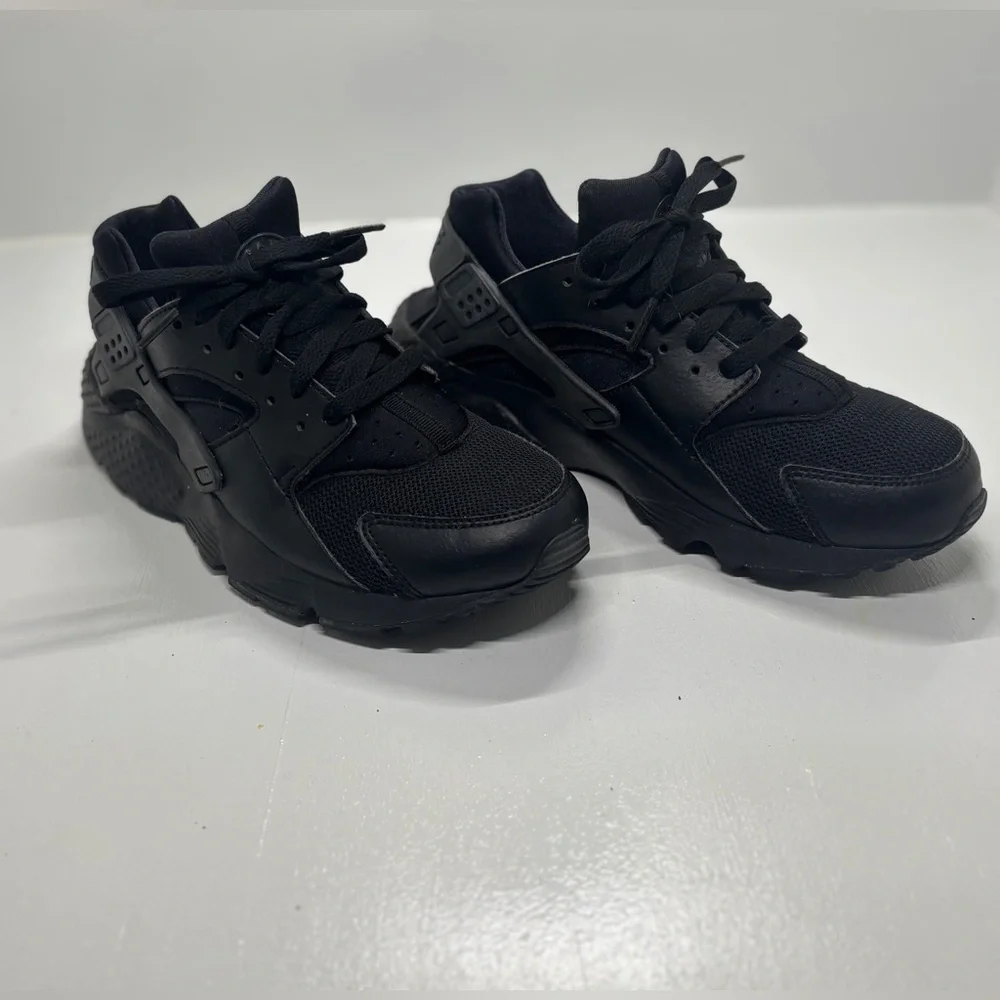 Nike Air Huarache Youth 7Y Triple Black Sneakers